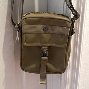 Lululemon 2L Wanderlust Bag NWOT